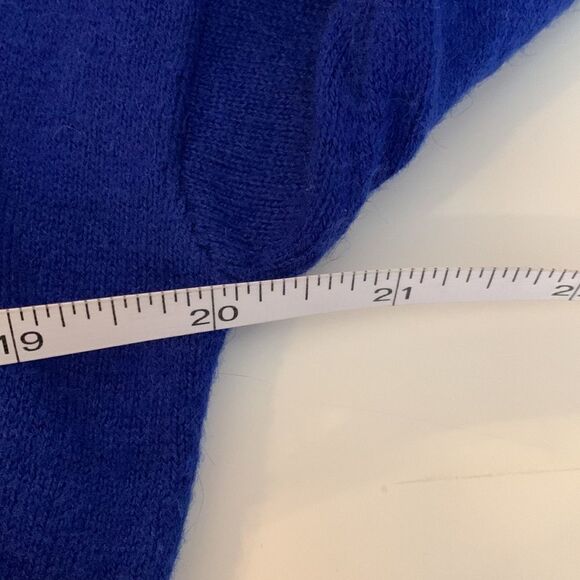 𝅺H&M long sleeve bright blue split hem sweater. Size small runs larger - Picture 9 of 10